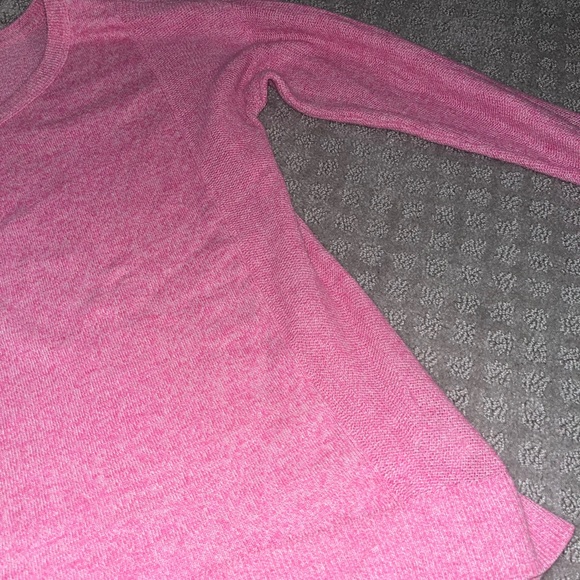 AEO Pink Crew Thin Sweater. - Picture 3 of 4